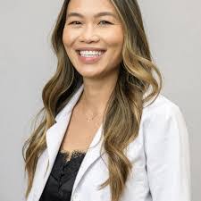 Denise Kayser's Instagram, Twitter & Facebook