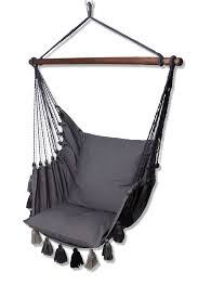 Stilvoller Hangesessel Der Schicke Und Elegante Hangesessel In Grau Mit Quasten Ladt Zum Entspannen Ein Sessel Xxl Sessel Hangesessel Mit Gestell