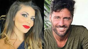 Flora canto, la foto con il pancione e la dedica di enrico brignano il comico ha condiviso una dolce foto della compagna insieme alla loro primogenita martina Flora Canto Chi E La Compagna Di Enrico Brignano Eta Figlia Uomini E Donne Donnapop
