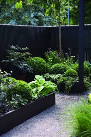 17 Beautiful Garden Fence Concepts Modern Garden Backyard Landscaping Garden Spaces