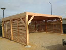 Structure Toit Plat En Douglas Et Couverture Bac Acier Claire Voie Sur 3 Cotes Pour Limiter Les Intemperies Et La Prefabrique Beton Prefabrique Toit Bac Acier