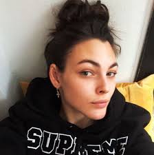 Spring/summer in 2014 and also known for appearing in campaigns for big brands like chanel, dolce & gabbana and tiffany & co's signature scent. Chi E Vittoria Ceretti