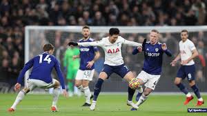 Welcome to the official leeds united football club website. Tottenham Beat Leeds De Bielsa For The Premier League Oi Canadian