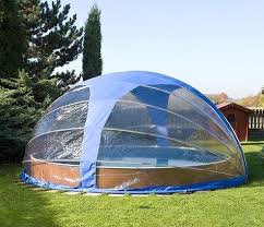 Reduziert Den Schmutzeinfall Erwarmt Das Wasser Und Ist Vielseitig Einsetzbar Unsere Pool Uberdachungen Mobile Roofing Si Backyard Cool Pools Backyard Pool