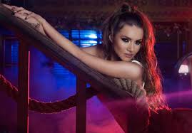 Ünlü şarkıcı sinan akçıl, hadise, otilia ve ebru şallı gibi isimlerle aşk yaşamıştı. Dum Tek Tek Composer Pressures Turkey With Otilia Archyworldys