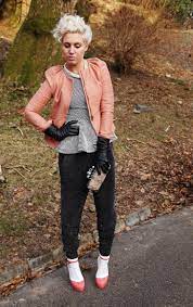 How To Wear Carrot Pants Femalefashionadvice