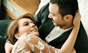 Demet Akalin Ve Okan Kurt Cifti Hayranlik Duyulan 3 Cift Evlilik Unluler Iliskiler