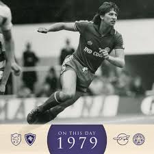Gary's paternal grandmother was alice kate hoare (the daughter of frederick charles hoare and sarah elizabeth thorne/thorn). Gary Lineker On Twitter Officialfoxes On This Day January 1st 1979 Garylineker Made His Lcfc Debut Http T Co Xzfjsspxk3 Jeez 36 Years Ago