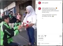 Jangan lupa subscribe like komentar ya. Gelar Karpet Merah Saat Lamar Pacar Aksi Driver Ojol Ini Bikin Baper Hitekno Com