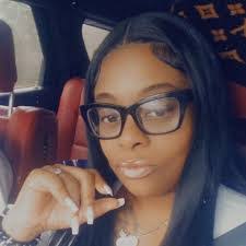 Rochelle Goff's Instagram, Twitter & Facebook