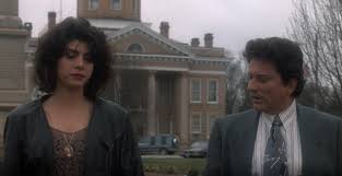 In My Cousin Vinny (1992), Lisa is seen wearing a Mona Lisa pendant. Later  in the movie, it is revealed that her full name is Mona Lisa Vito. :  r/MovieDetails