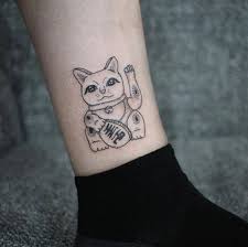 Bạn có thể xăm hình con mèo thần tài đen trắng tại các vị trí như vai, sau cổ. 39 Hinh XÄƒm Meo Tháº§n Tai Ä'áº¹p Cá»§a Nháº­t Báº£n Tadashi Tattoo
