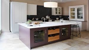 L'apparence du bois naturel sur fond olive, habille cette cuisine d'une douceur chaleureuse. Une Cuisine Moderne Et Rustique A La Fois Mission Impossible M6 Deco Fr