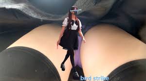 Bomb動画] Full HD スタイル抜群清楚系美人お姉さん ~生脚スカートをエスカにてめくり逆さ撮りで~＜パンチラ盗撮＞ | パンチラさん！