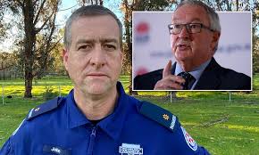 Unvaccinated paramedic sues NSW Government to end Covid jab mandate