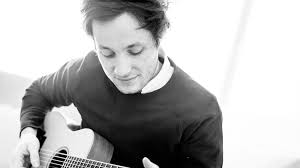 At 24 years old he won the award for performing artist of the year at the victoires de la musique 2016 one year after having been named. Pop Vianney Bezaubert Mit Seiner Musik I Szenik
