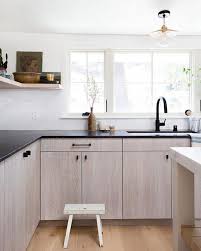 On peut le peindre en divers coloris et s'en servir pour embellir le décor de la cuisine. La Cuisine Bois Et Noir En 50 Exemples De Deco Intrigants