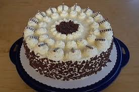 Dann probiert den schnellsten kuchen der welt aus! Buttercremetorte Von Oma Von Maunzi Chefkoch De Buttercreme Torte Kuchen Und Torten Rezepte Kuchen Und Torten