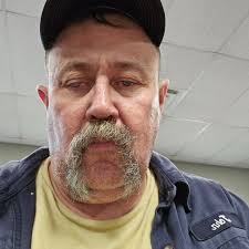 Chain Saw Setup for Cutting Logs