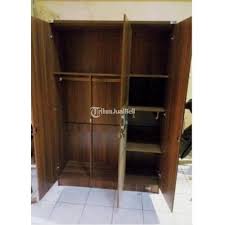 Jangan menilai dari tampilannya yang terlihat rapuh, lemari mini club spectraclub spring nyatanya bisa menampung lebih dari 100 kg pakaian, lo. Lemari Pakaian Murah 3 Pintu Kaca Luar Bahan Berkualitas Terlengkap Di Sidoarjo Jawa Timur Tribunjualbeli Com