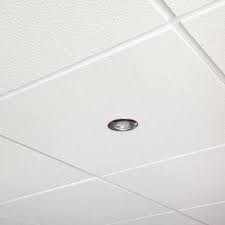 Le faux pour isoler de l'intérieur sans perdre d'espace, il suffit d'une couche mince de polystyrène extrudé et le tour est joué ! Fixer Un Faux Plafond En Dalles Amovibles