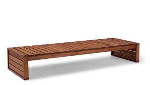 This simple to build bench is built using 2×4 lumber. Bk14 Sunbed Bodil Kjaer Carl Hansen Son Wood Bench Outdoor Bench Design Outdoor Outdoor Bench Plans