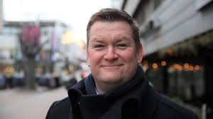 Sopimaton käytös radiohaastattelussa toi Francis McCarronille varoituksen