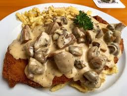 Jagerschnitzel Mit Pilzen Und Spatzle So Lecker Pilzen Pilzen Spatzle In 2020 Stuffed Mushrooms Spatzle Food