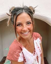 Hayley Harrington's Instagram, Twitter & Facebook