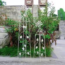 Richard founded metal garden using his skills as an industrial designer. 42 Clever And Unique Metal Garden Decor Ideas To Create An Evergreen Garden