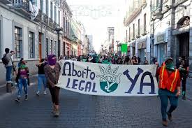 El congreso del estado de veracruz (méxico) aprobó este martes 20 de julio reformas legales para despenalizar el aborto hasta antes de las 12 semanas de gestación, un hecho que fue celebrado por organizaciones feministas. Dmxl263zcoszsm
