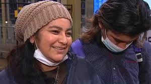 El emotivo reencuentro de una madre hondureña con su hijo, luego de una  larga espera en México