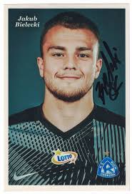 Adrian Olszewski, bramkarz który granie rozpoczynał we Włókniarzu  Pabianice, by 2010 r. przejść do ŁKS-u Łódź i począwszy od U19 po pierwszą  kadrę grał do roku 2013 (1 zdjęcie). Od 2014 r.