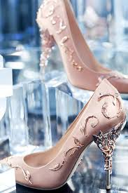 goldene geschlossene zehenabsatze mit grunen mustern stilettoheels closedtoeheels sp fashion fashionweek la sapatos sapatos de baile sapatos salto