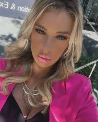 Amira Smith's Instagram, Twitter & Facebook