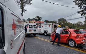 Todo lo que quieres saber de cuernavaca hoy jueves 12 agosto del 2021. Choque Entre Autobus De Pasajeros Y Auto Particular En La Mexico Cuernavaca El Sol De Cuernavaca Noticias Locales Policiacas Sobre Mexico Morelos Y El Mundo