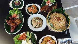 Resep nasi liwet pakai magic com mudah dan enak. Makan Nasi Liwetan Di Balakecrakan Bogor Pakai Ayam Bekakak Gurih Ala Sunda Tribunnews Bogor