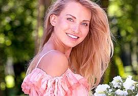 She studied from adam mickiewicz monument, vilnius. Joanna Moro Biografie Kreativitat Karriere Privatleben
