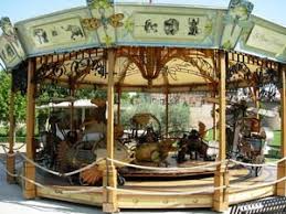 Le Beau Manege Au Jardin Raymon Vi Saint Cyprien Une Creation De La Compagnie La Machine Http Www Lamachine Fr Carousel Ste Toulouse Fair Grounds Carousel