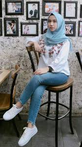 Pesona cantik ini selain bis amembuat kagum, bisa juga membantu orang yang melihatnya merasa lebih bahagia. 25 Foto Cewek Hijab Cantik Bandung Cari Suami Gaya Chic Gaya Hijab Hijab