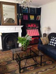Interior Design By Lucy Tiffney Find Out More About Lucy Tiffney Wohnzimmer Braun Zimmer Dekor Ideen Wohnzimmer Dekor