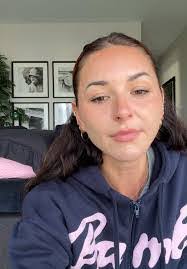 Vicky Phung's Instagram, Twitter & Facebook