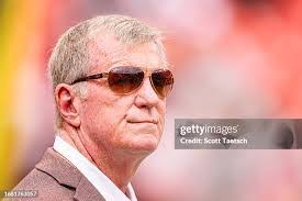 Lanny Ford's Instagram, Twitter & Facebook