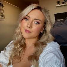 Heather Popham's Instagram, Twitter & Facebook