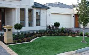 Garden Design Ideas Get Inspired By Photos Of Gardens From Australian Designers Trade Profes Front Yard Garden Design Front Yard Design Front Garden Design