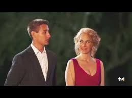 Leonor poeiras (6 de maio de 1980) é uma apresentadora de televisão portuguesa. Leonor Poeiras Apresenta Quem Quer Casar Com O Meu Filho Youtube