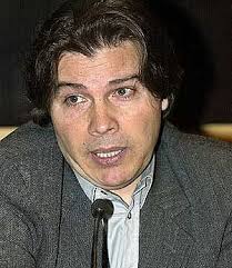 El compositor, cantante y productor miguel gallardo, autor de temas como 'hoy tengo ganas de ti', falleció ayer viernes en madrid a los 55 años de edad, confirmaron hoy a europa press en fuentes del tanatorio de la paz de alcobendas, donde está instalada su capilla ardiente. Fuiste Ave De Paso Pero Nos Dejaste Tus Canciones Gente Yold
