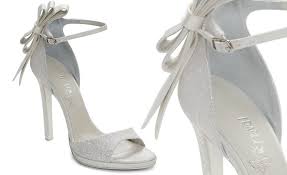 Nuovo scarpe da sposa per la festa di matrimonio seta e raso tacco basso e fino 6cm a punta strass eleganti. Scarpa Da Sposa Con Tacco Alto Sposi Magazine