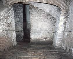 Structurae [fr]: Eglise Saint-Clément, Rome. Entrée du Mithreum, sous  l'église