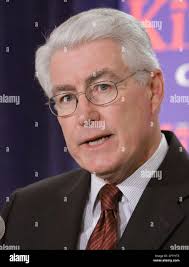 Former Illinois Gov. Jim Edgar speaks to reporters after endorsing Kirk  Dillard as the GOP nomination for Illinois governor during a campaign stop  in Springfield, Ill., Monday Oct. 12, 2009. (AP Photo/Seth